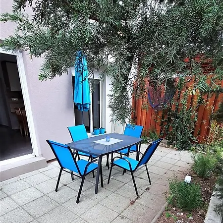 Paklina Apartment *